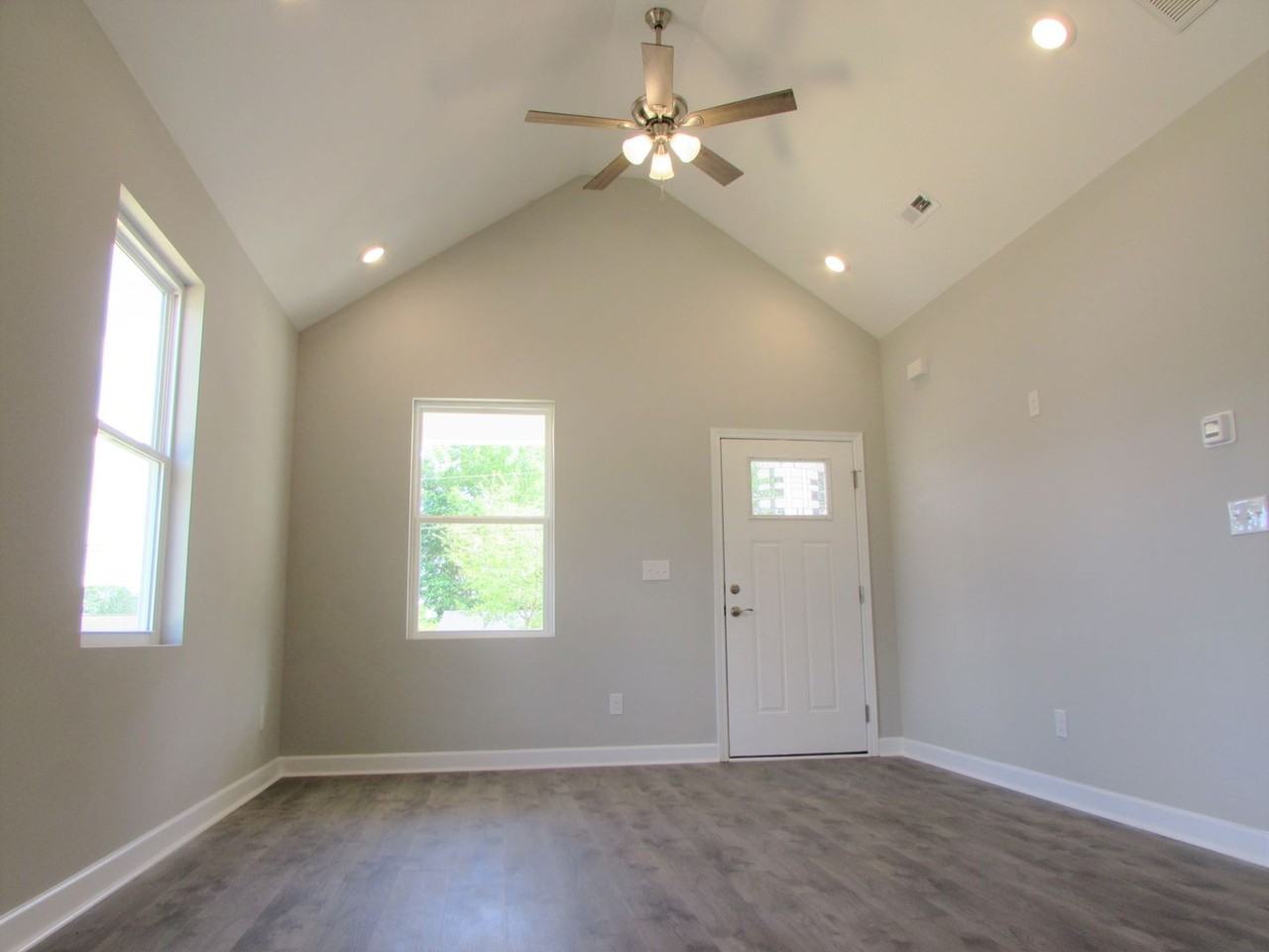 1324 Reid St - Photo 2 of 10