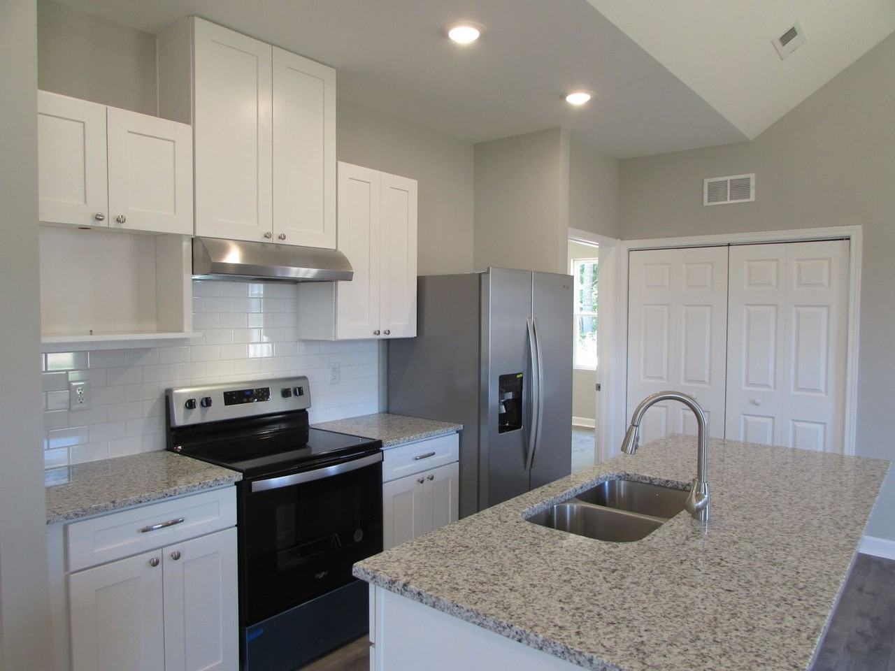 1324 Reid St - Photo 3 of 10