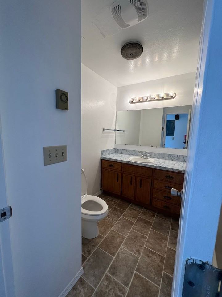 1912 Dawn Ct ##B - Photo 6 of 8