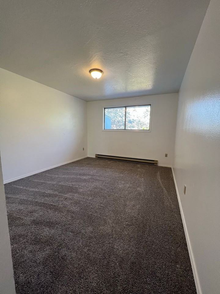 1912 Dawn Ct ##B - Photo 7 of 8