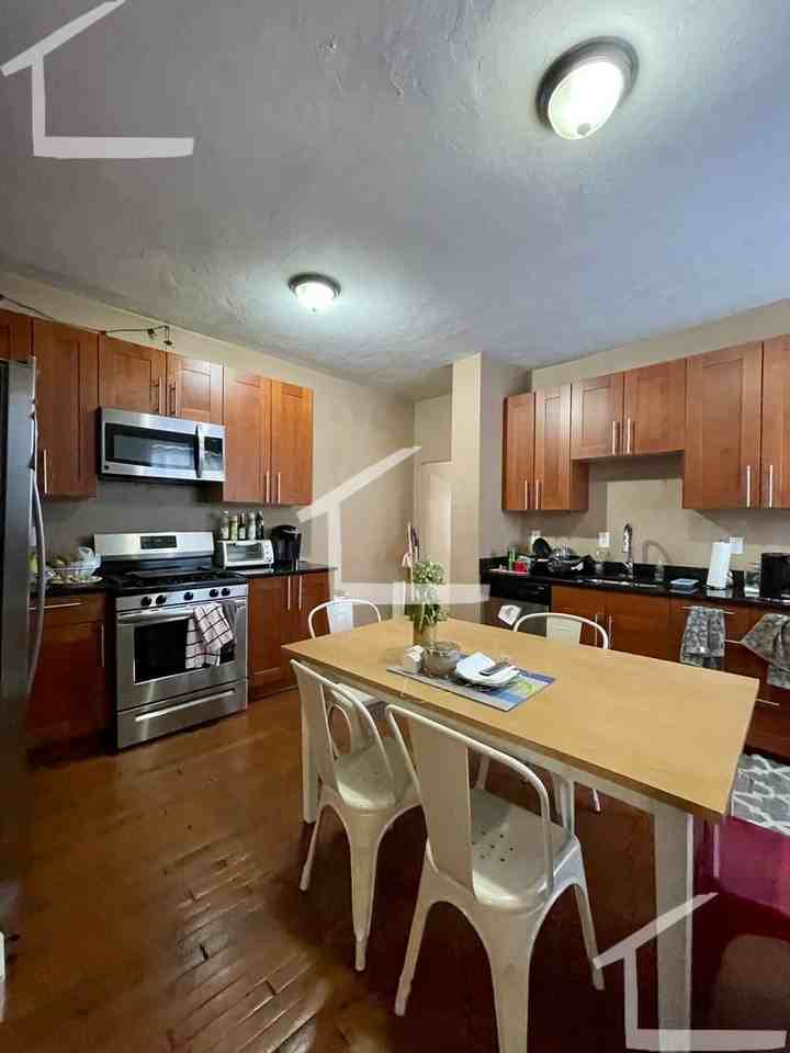 4 Glenville Ave