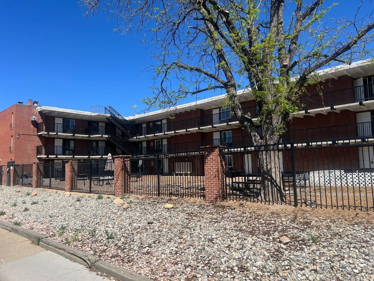 1180 Yosemite St #102