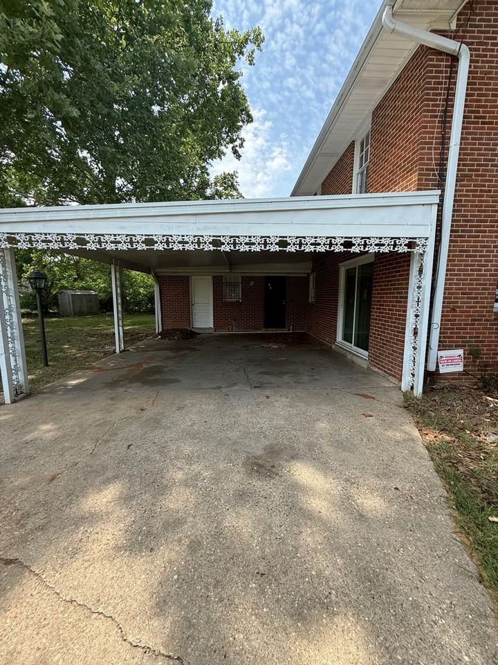 2198 Beverly Dr - Photo 5 of 15