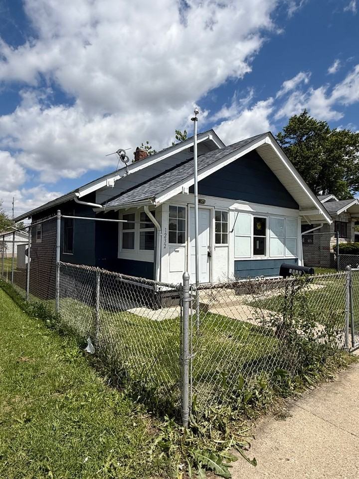 1232 E 28th St - Photo 2 of 17