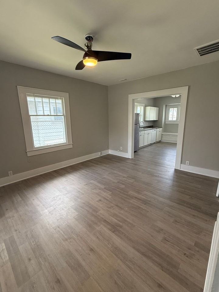 1232 E 28th St - Photo 4 of 17