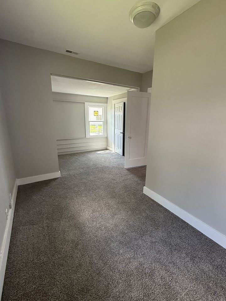 1232 E 28th St - Photo 5 of 17