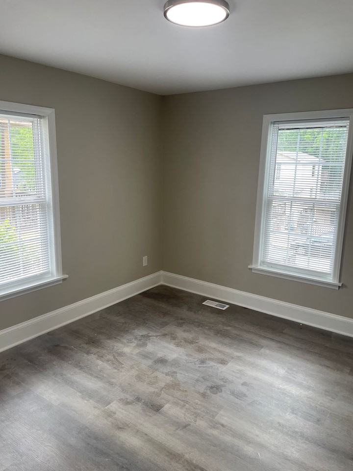 1612 N Jackson Ave - Photo 3 of 12