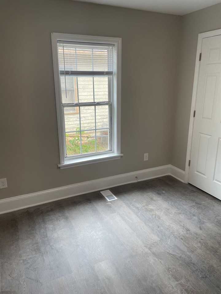 1612 N Jackson Ave - Photo 6 of 12