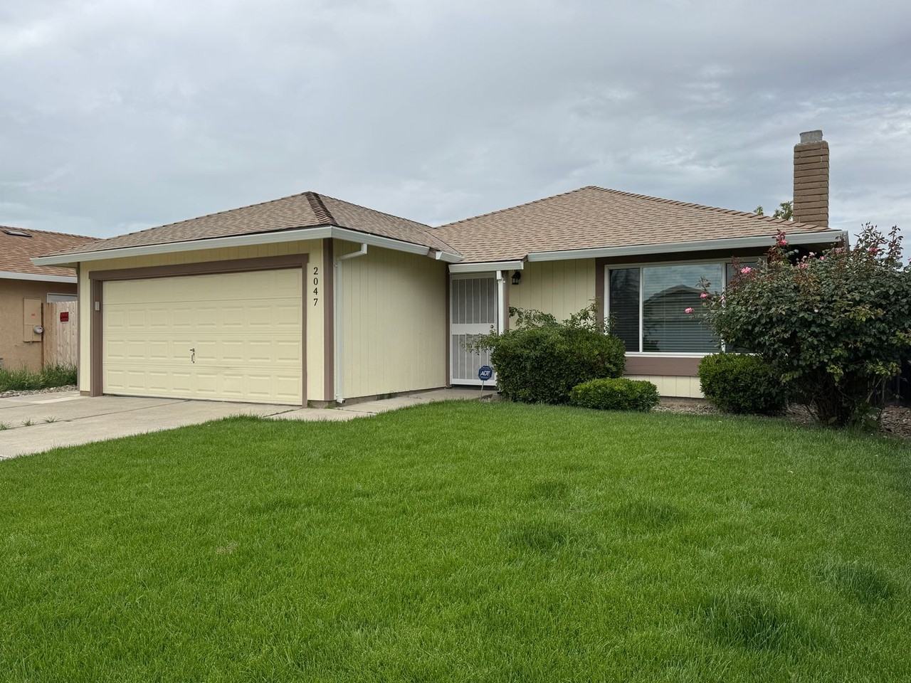 2047 Deauville Dr - Photo 2 of 31