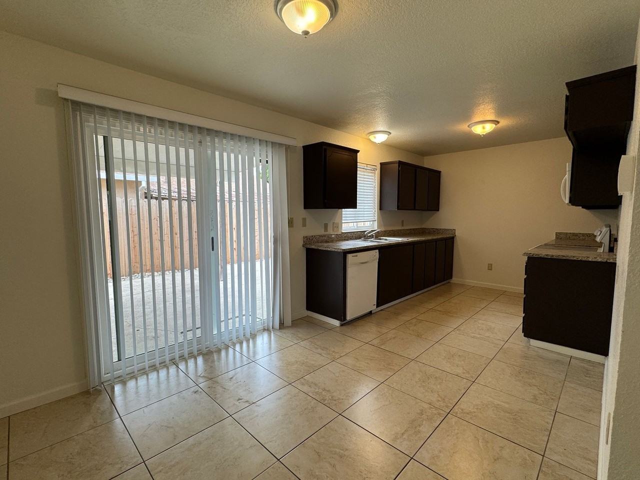 2047 Deauville Dr - Photo 6 of 31