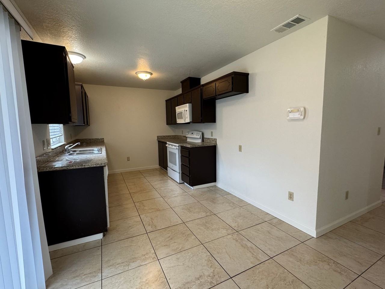 2047 Deauville Dr - Photo 7 of 31