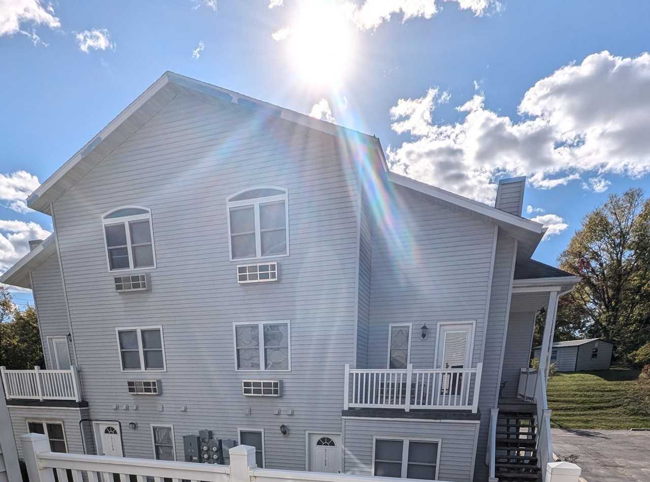 318 E Davis St - Photo 4 of 4
