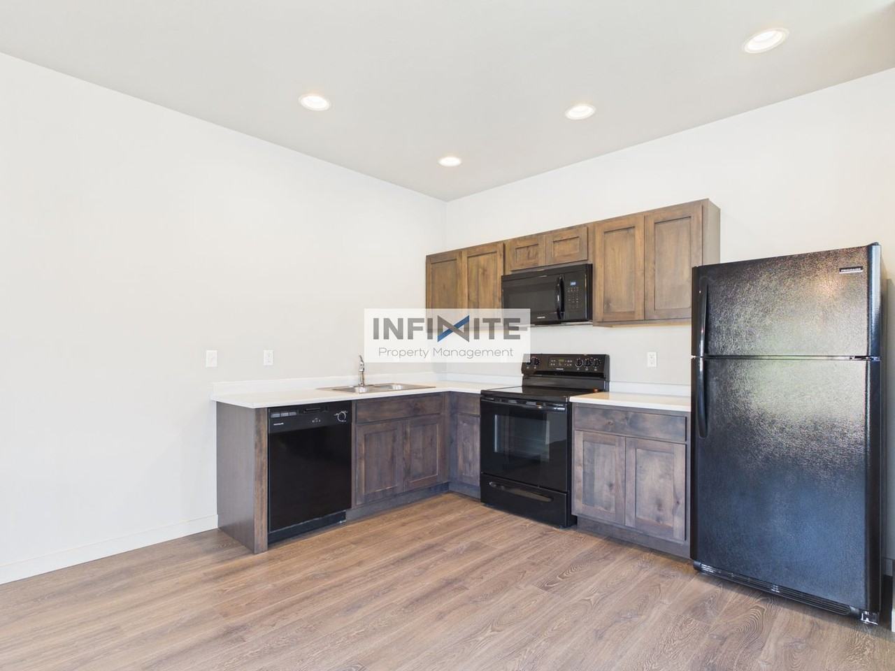 897 Cottonwood Rd - Photo 3 of 8