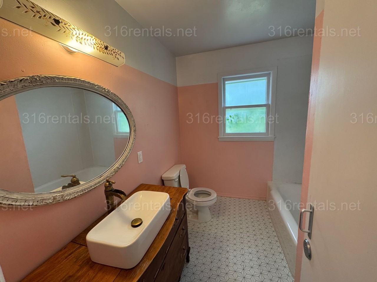 311 S Edwards Ave - Photo 3 of 6