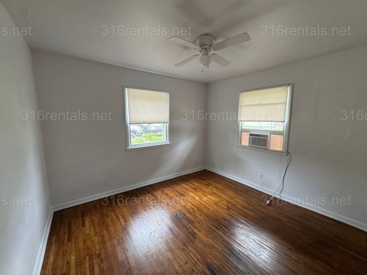 311 S Edwards Ave - Photo 4 of 6