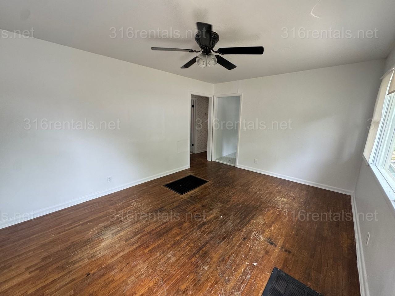 311 S Edwards Ave - Photo 5 of 6