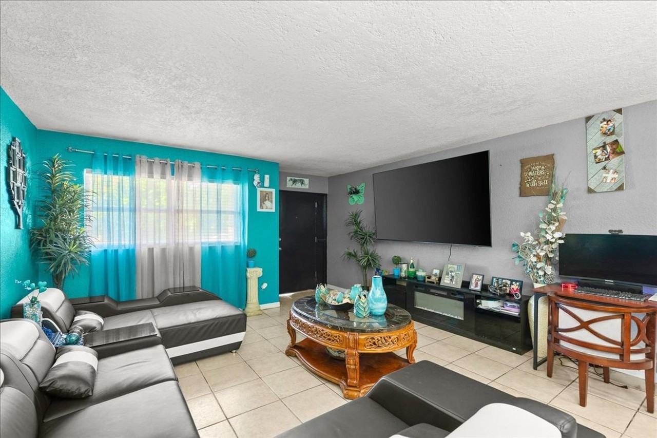 1235 Alcazar St #1 - Photo 4 of 18