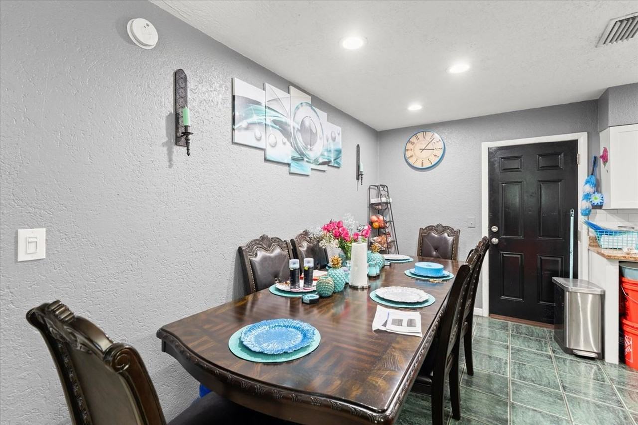 1235 Alcazar St #1 - Photo 6 of 18