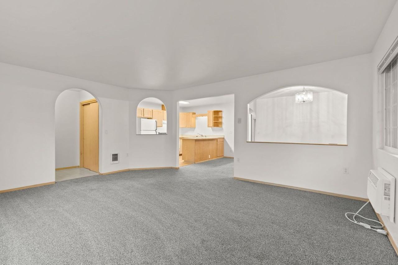 s129 - Photo 2 of 18