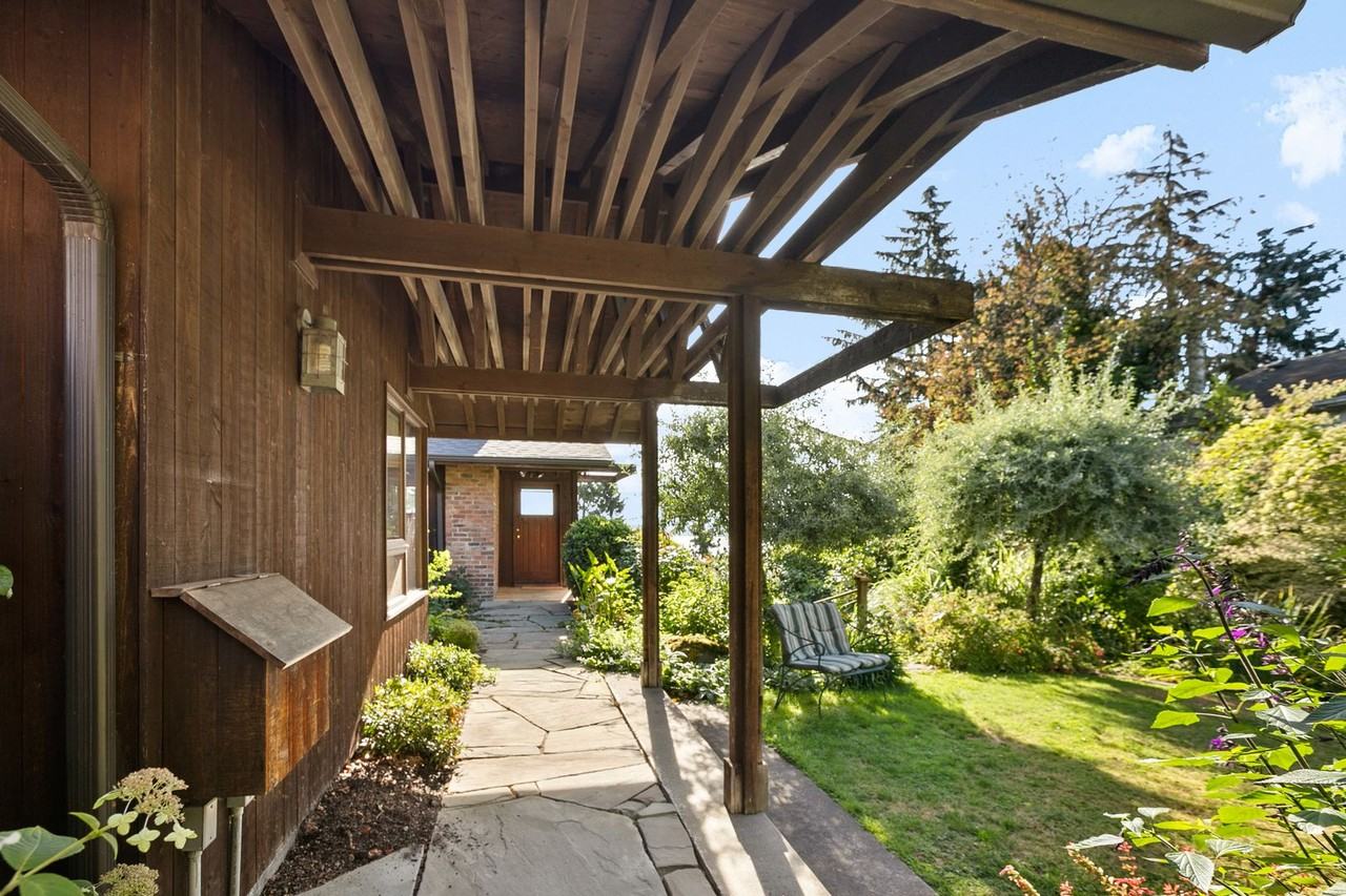 1415 38th Ave - Photo 4 of 50