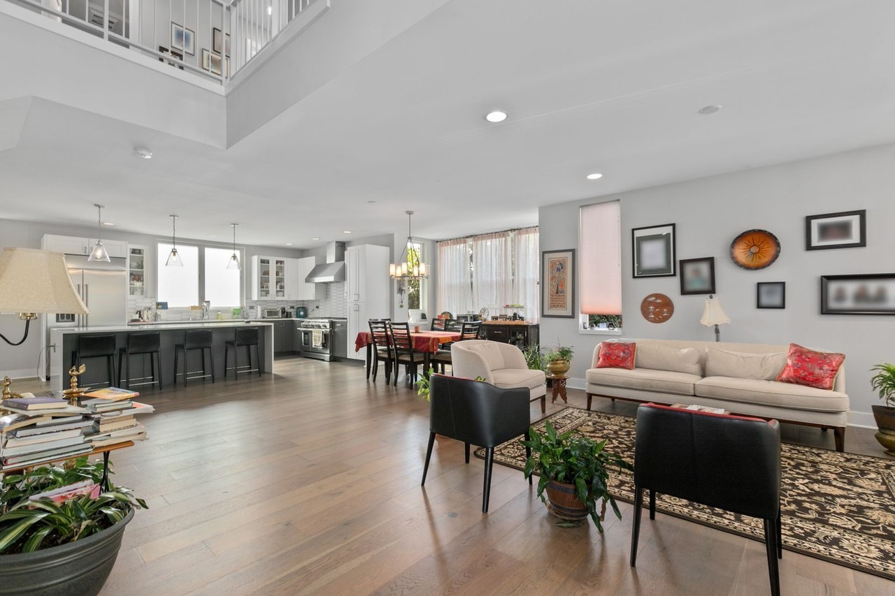 1227 Ne 88th St - Photo 4 of 38