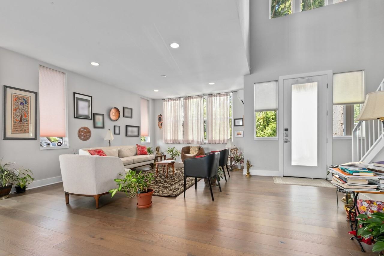 1227 Ne 88th St - Photo 7 of 38