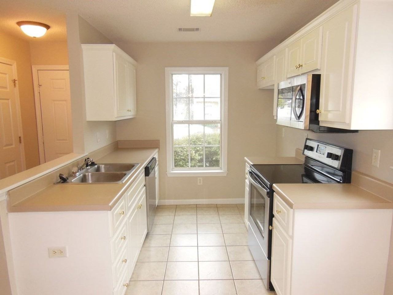 306 Evans Lake Way - Photo 4 of 15