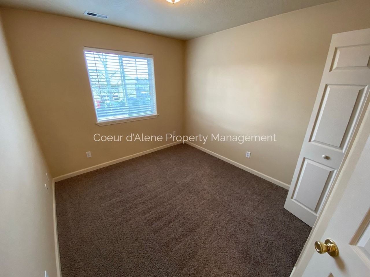 1101 N Forsythia Cir - Photo 4 of 9