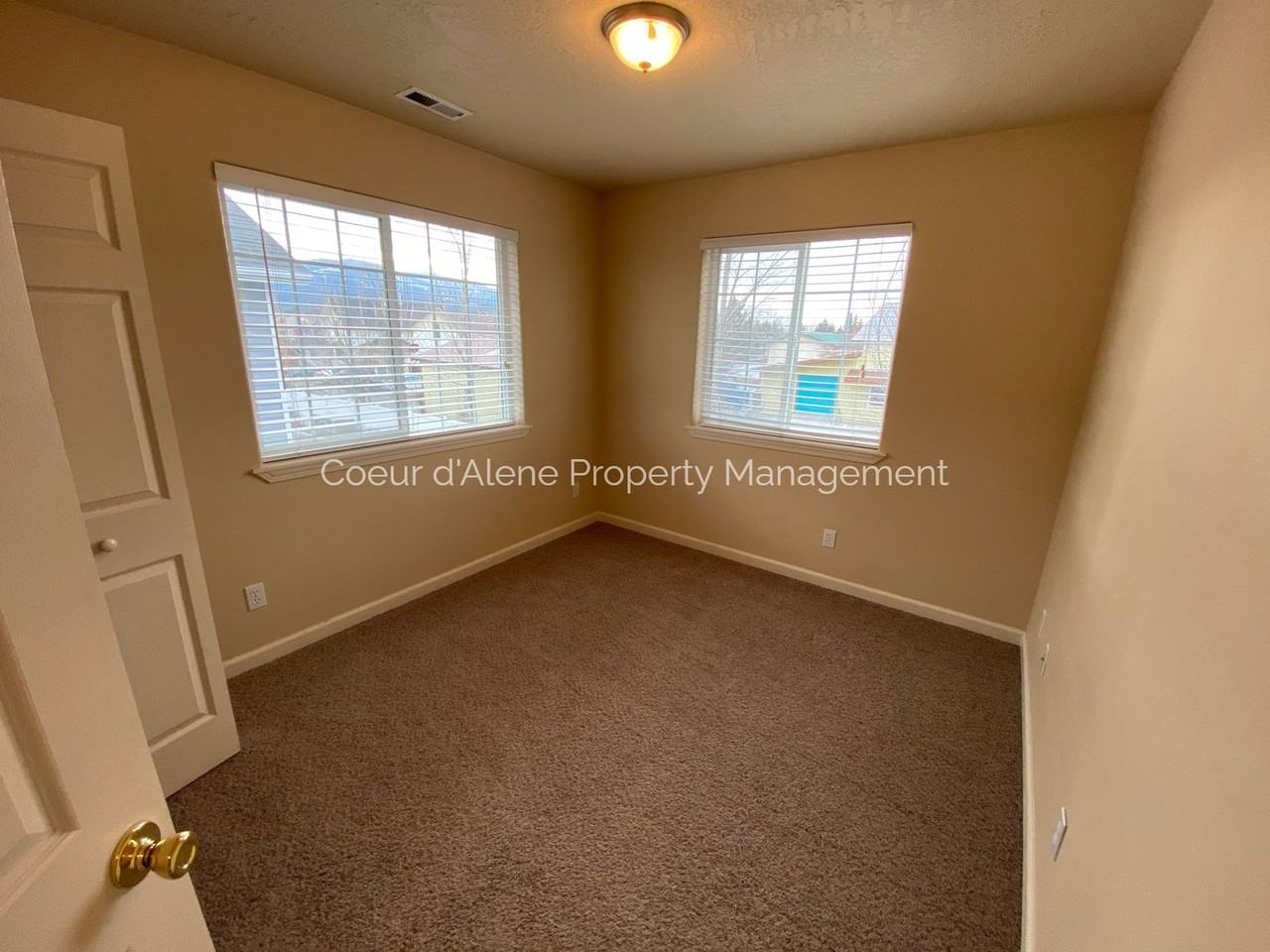 1101 N Forsythia Cir - Photo 6 of 9