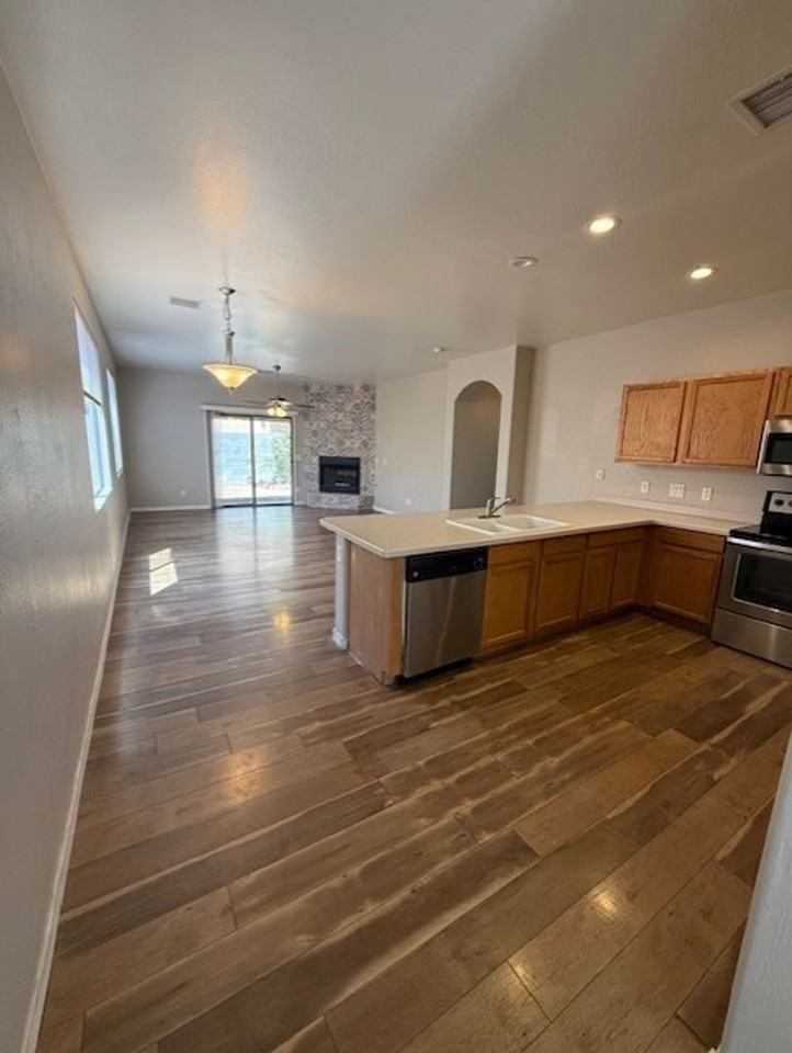 1050 S 17th St - Photo 3 of 19