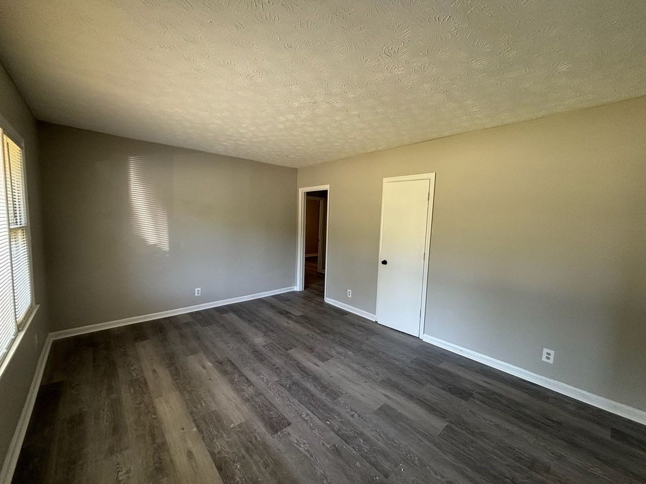 1459 Ivan Ave - Photo 2 of 15