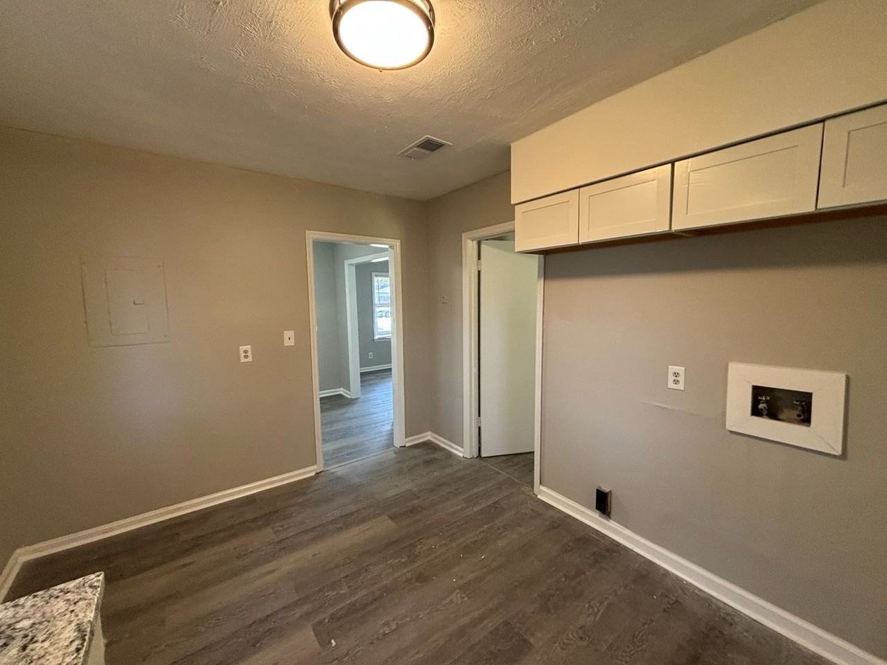 1459 Ivan Ave - Photo 7 of 15
