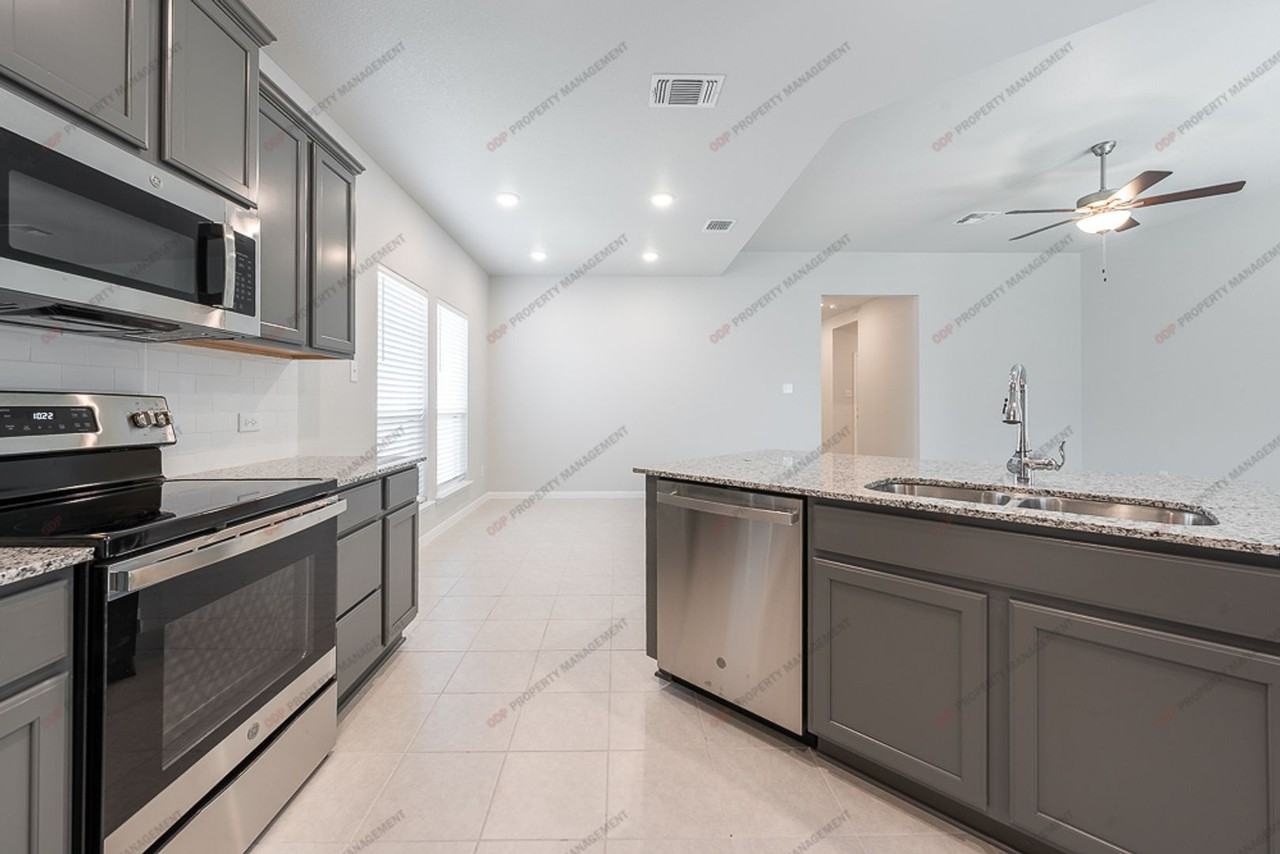 1458 Shadow Hill Ln - Photo 6 of 23