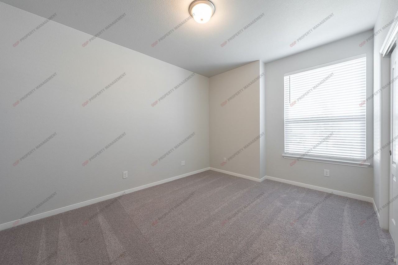 1458 Shadow Hill Ln - Photo 7 of 23