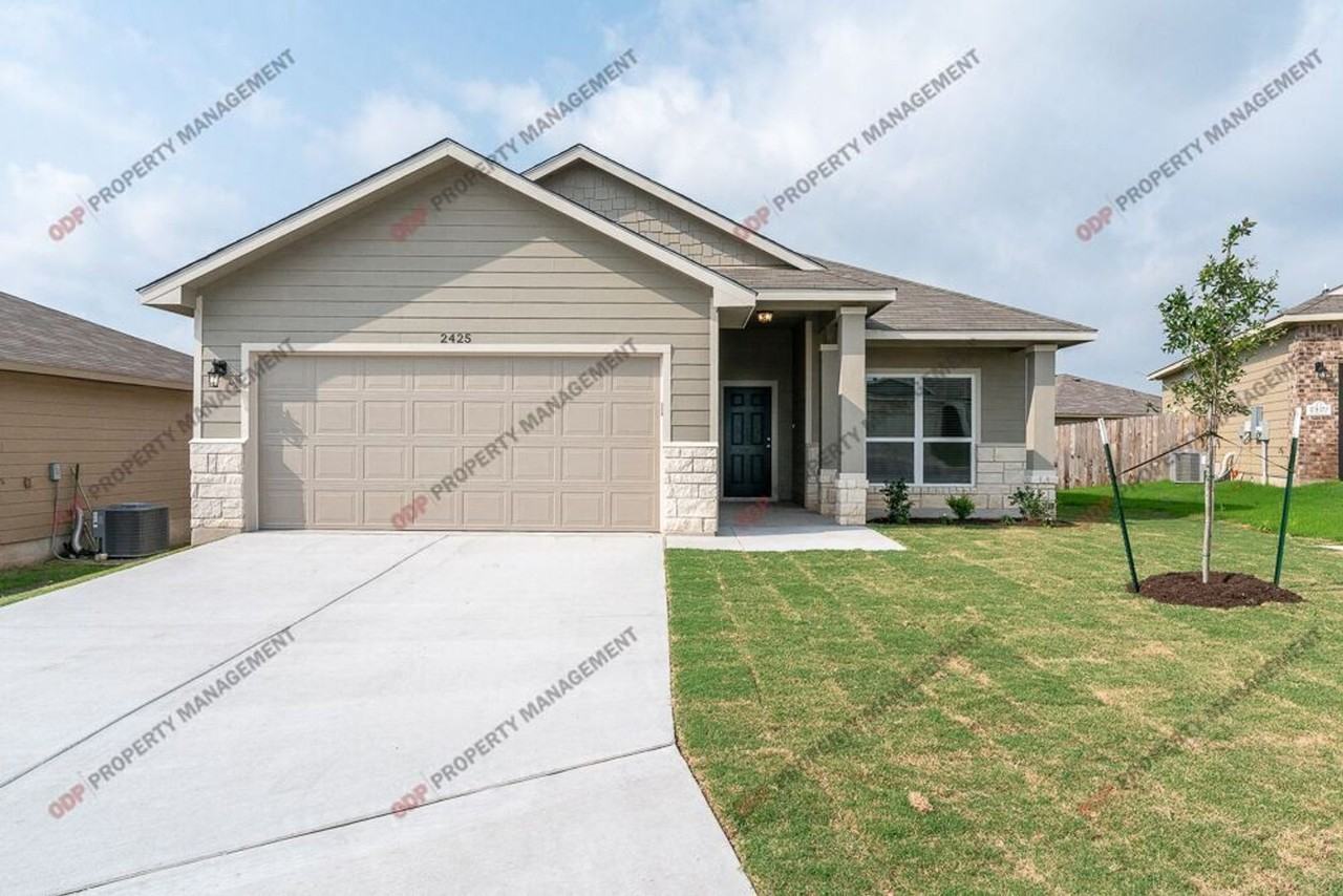2425 Bellmont - Photo 2 of 23