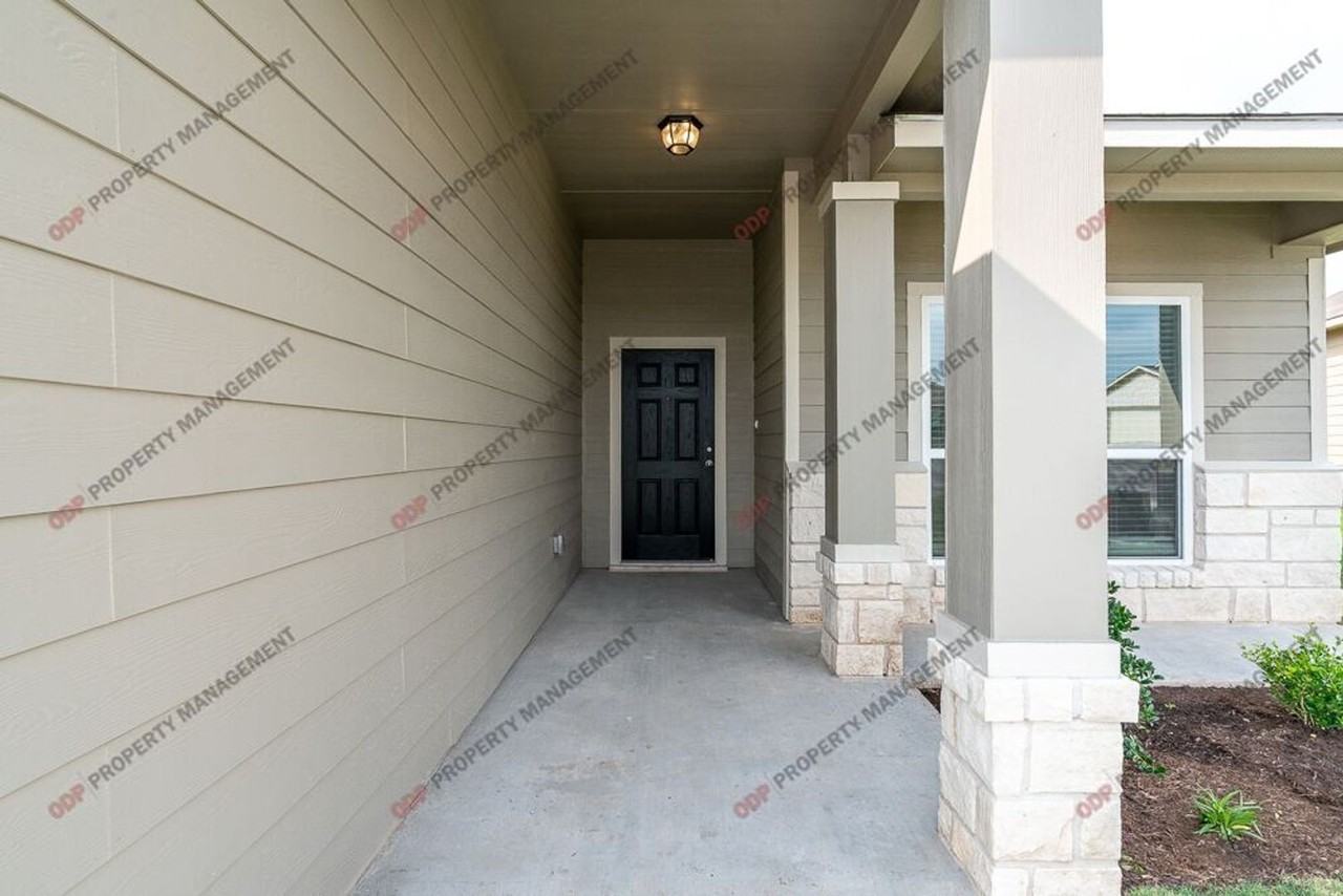 2425 Bellmont - Photo 3 of 23