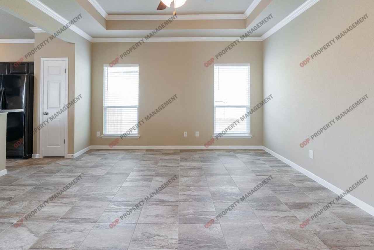 2425 Bellmont - Photo 5 of 23