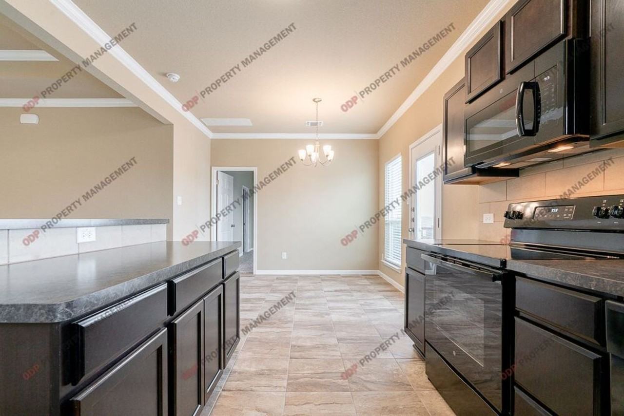 2425 Bellmont - Photo 7 of 23