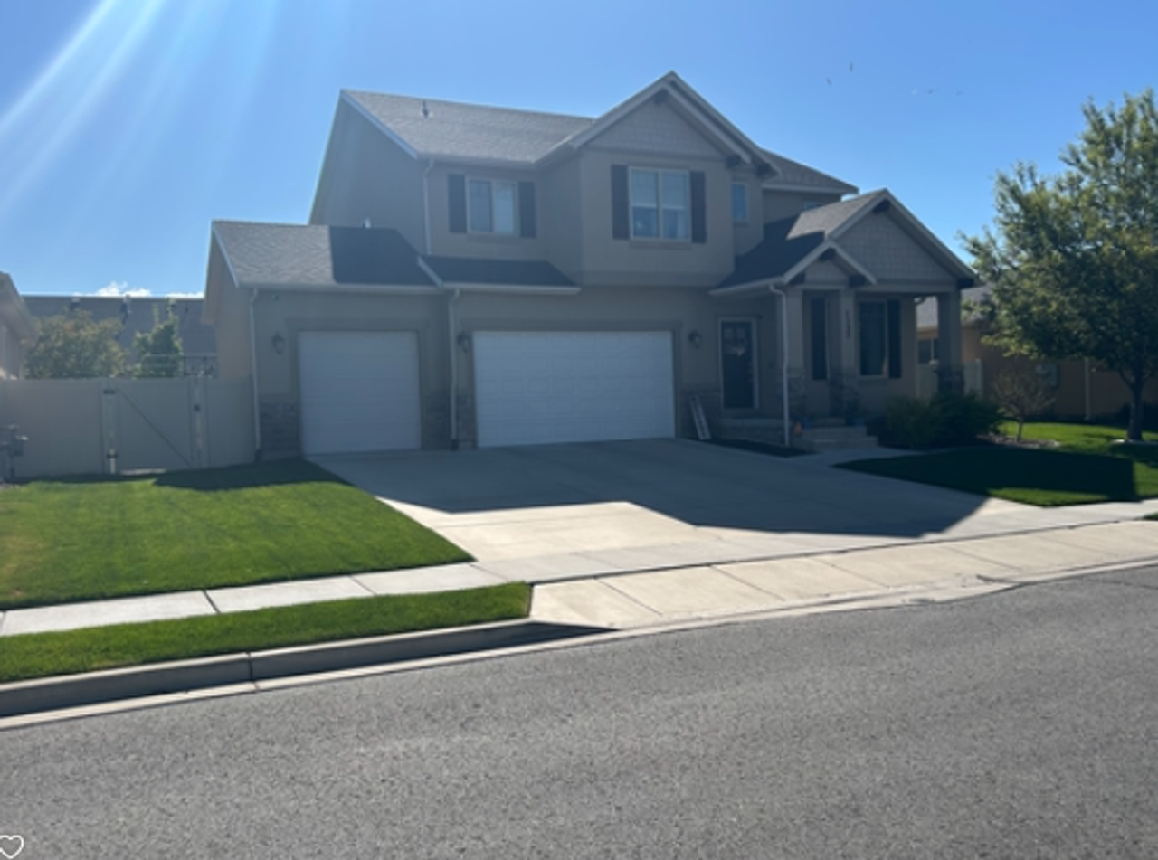 1527 S Bridle Path Loop
