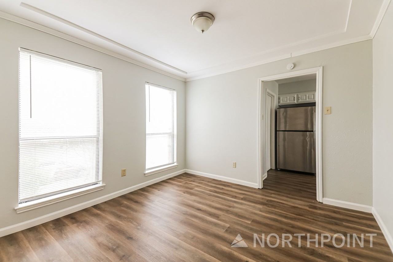 1706 Saint James Dr - Photo 2 of 16