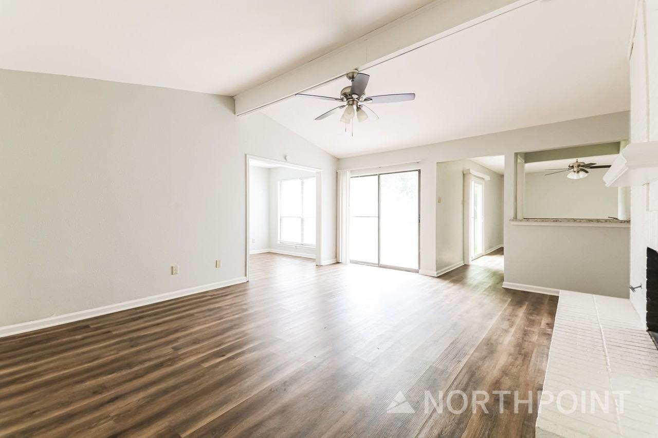1706 Saint James Dr - Photo 3 of 16