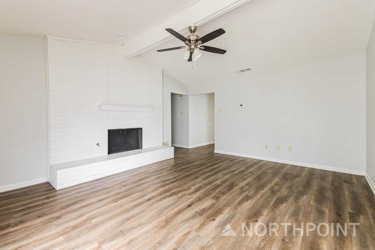 1706 Saint James Dr - Photo 5 of 16