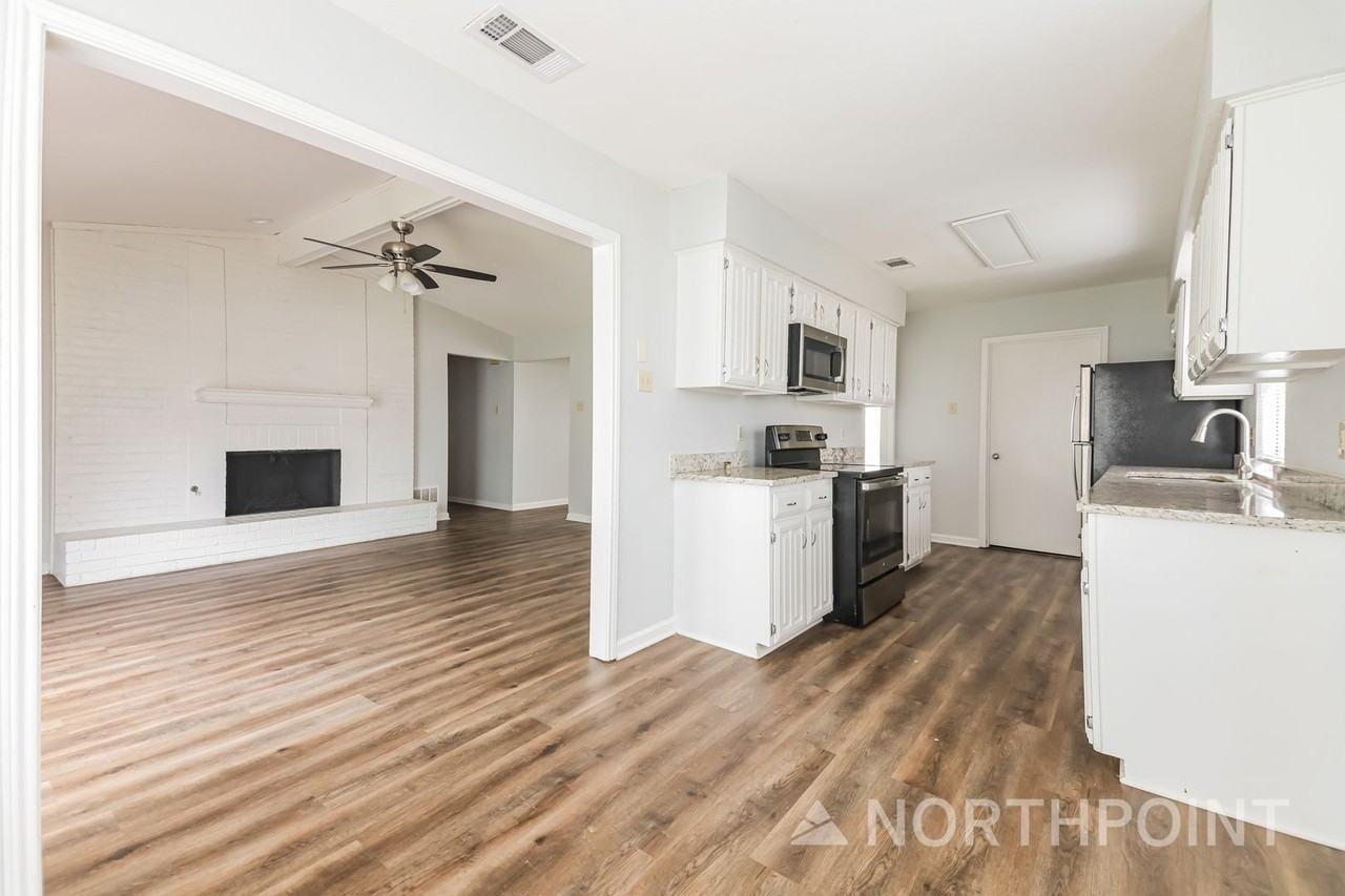 1706 Saint James Dr - Photo 6 of 16