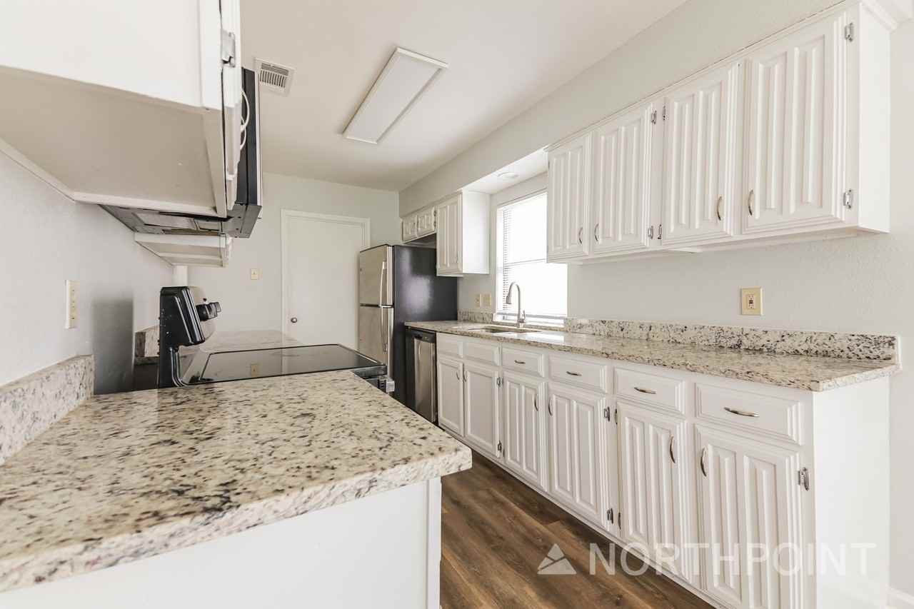 1706 Saint James Dr - Photo 7 of 16