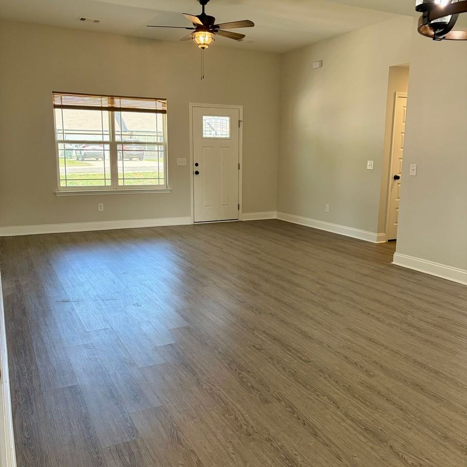 1158 Shaylee Dr - Photo 2 of 10