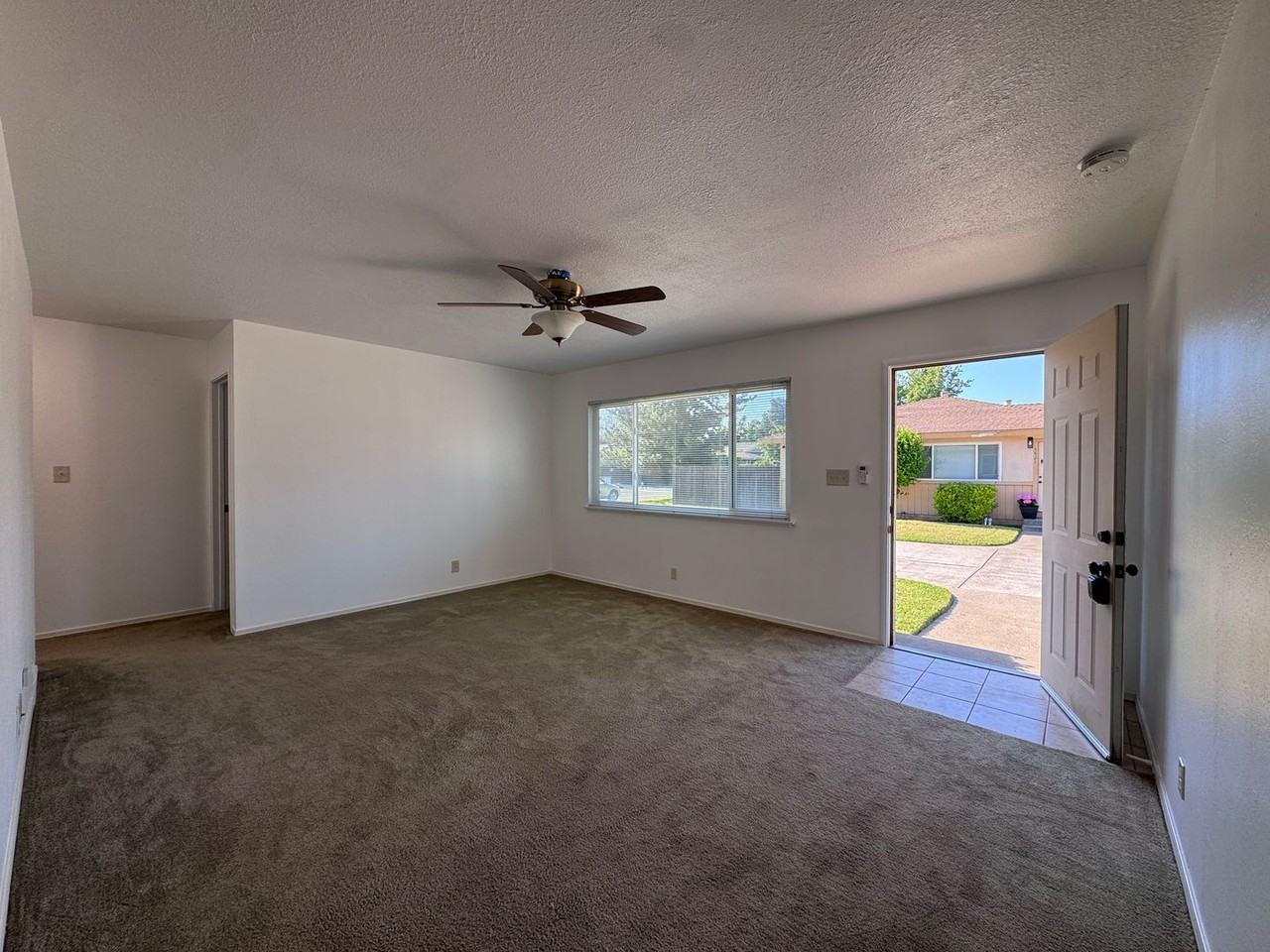 3521 Grant Park Dr - Photo 3 of 16