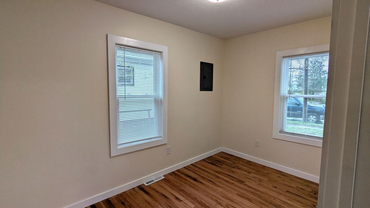 764 Louis Ave - Photo 7 of 10