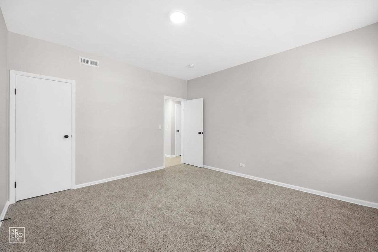 5047 S Champlain Ave 634 E 51st St Chicago, IL 60615 - Photo 2 of 50