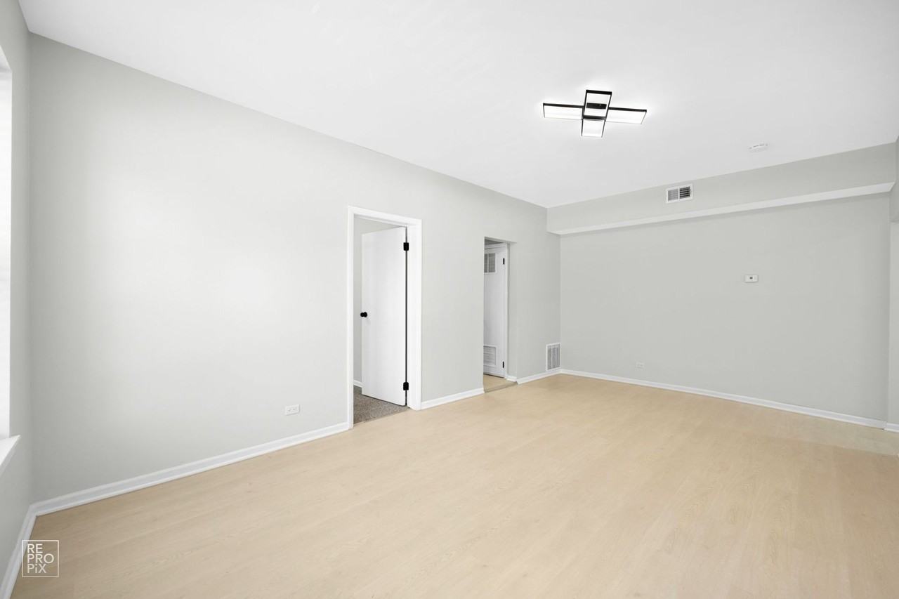 5047 S Champlain Ave 634 E 51st St Chicago, IL 60615 - Photo 4 of 50