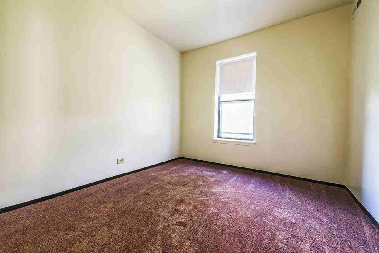 5047 S Champlain - Photo 5 of 50